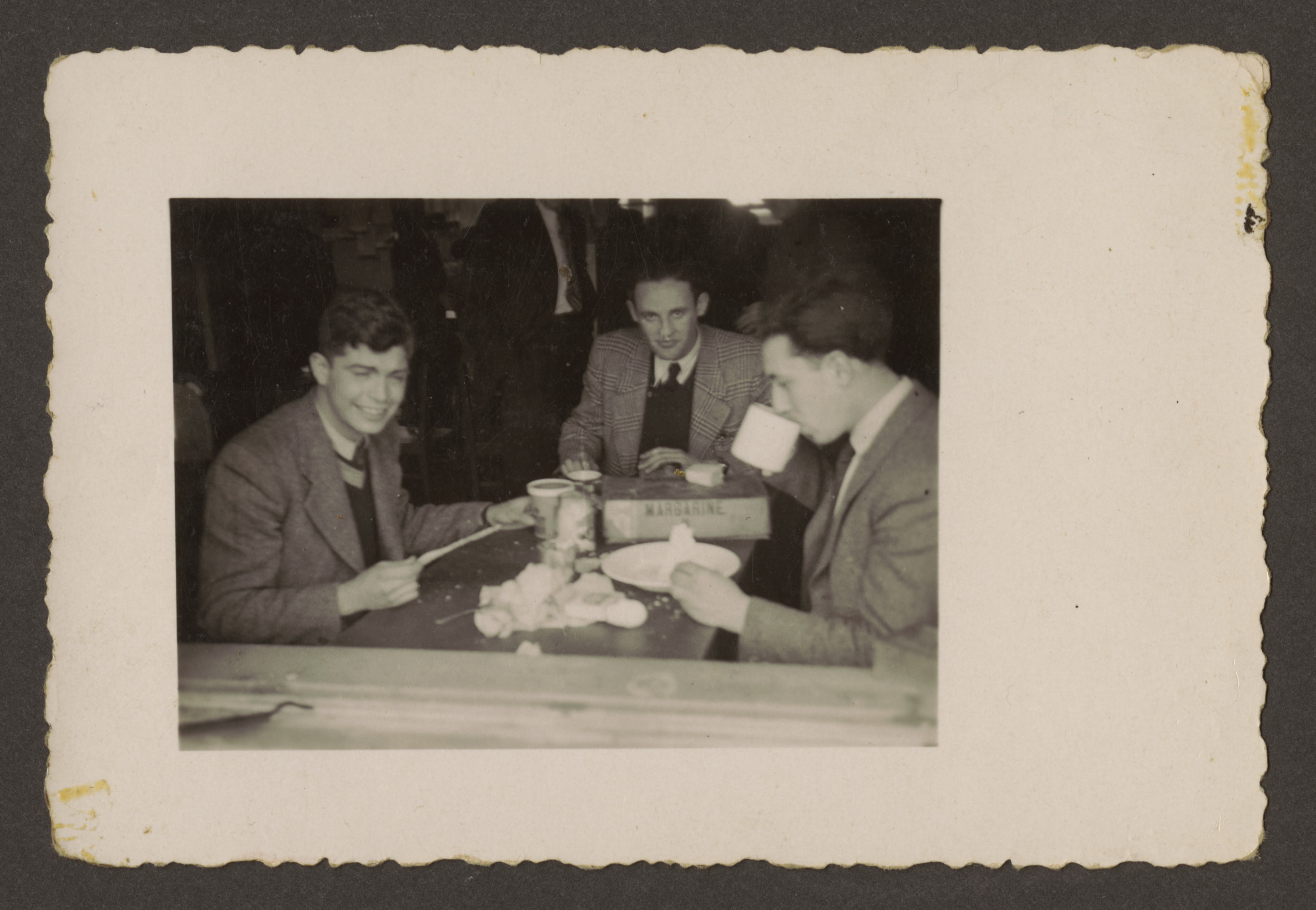 A group of friends meets for a cup of coffee in the Westerbork transit camp.

Among those pictured are Erich Rosendahl (far right) and Werner Lederman (far left).
