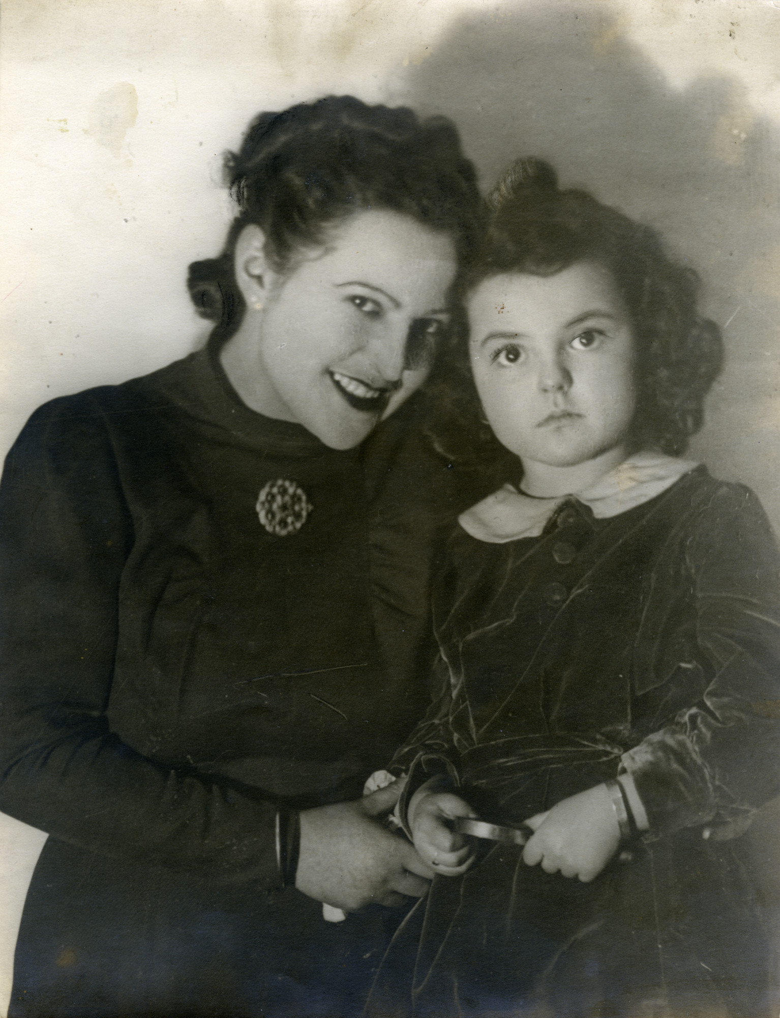 Portrait of Claire and her mother, Etla Ridnik (nee Krasnopol).

Claire is wearing an identification bracelet made by her uncle.