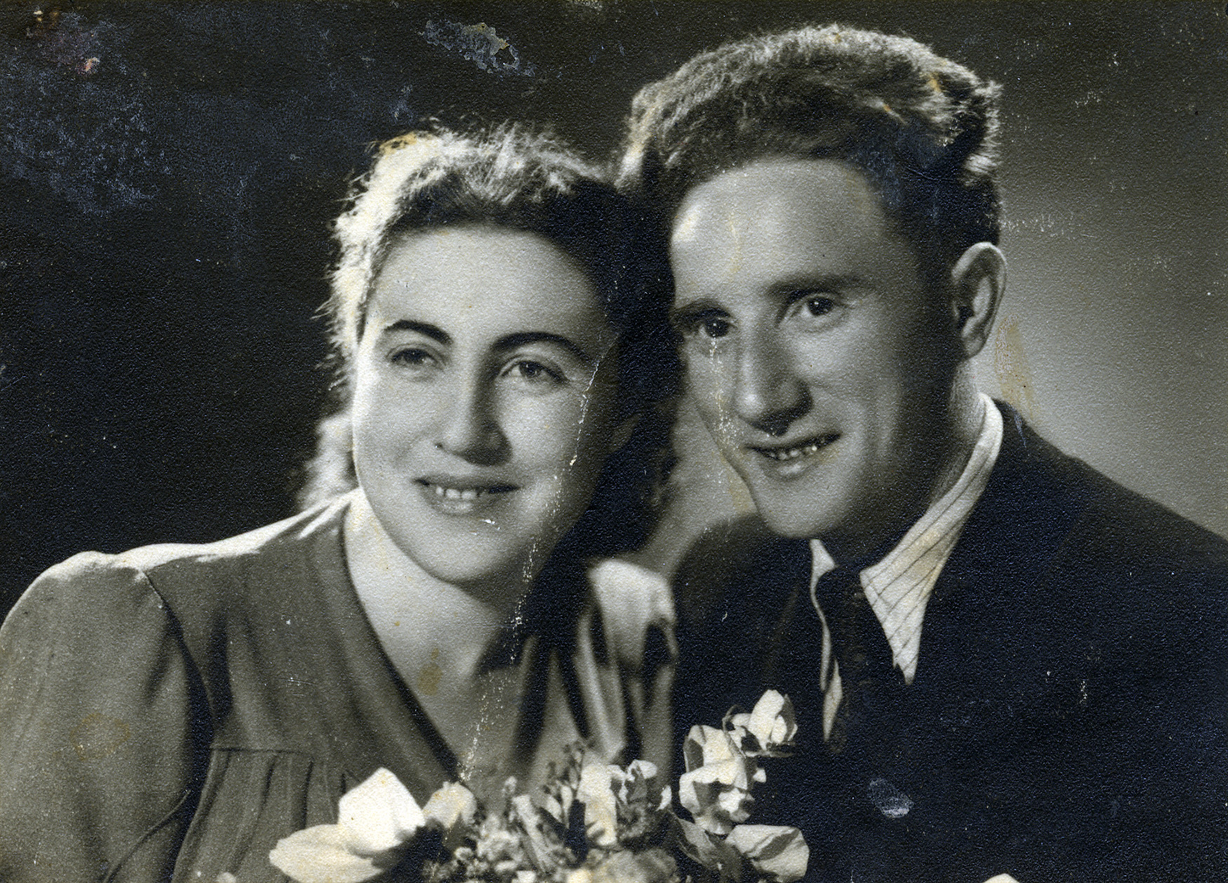 Postwar wedding photograph of survivors from Kalisz, Poland. 

Pictured are Ester (nee Gluba) and Jeszaayahu Kawe.