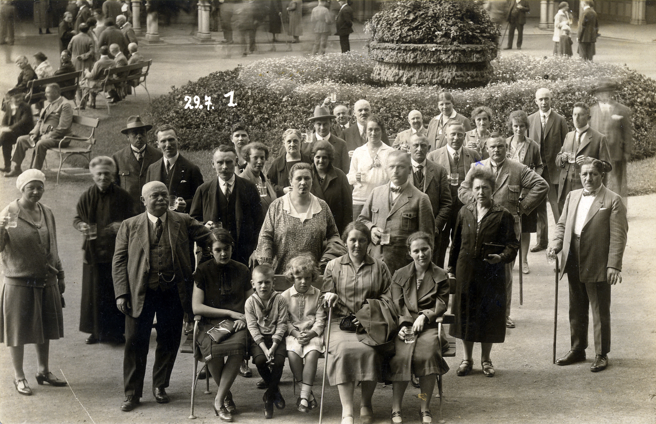 Group portrait of attendees at the Congress Hazioni.

Among those pictured is Gustava Solnik (wearing dark dress, on the right), who taught for forty years in the Jewish elementary school in Kalisz.
