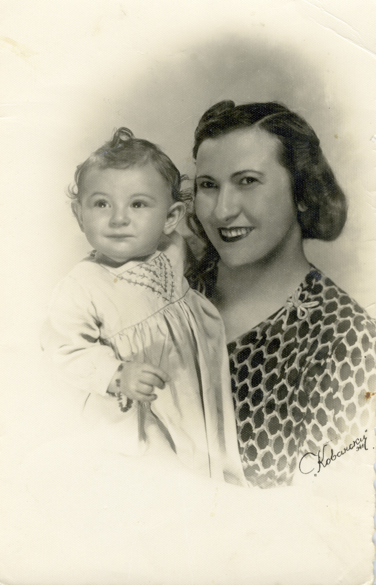 Wartime portrait of a Macedonian Jewish mother and daughter.

Pictured are Anna Fransevic and her oldest daughter, Rina.