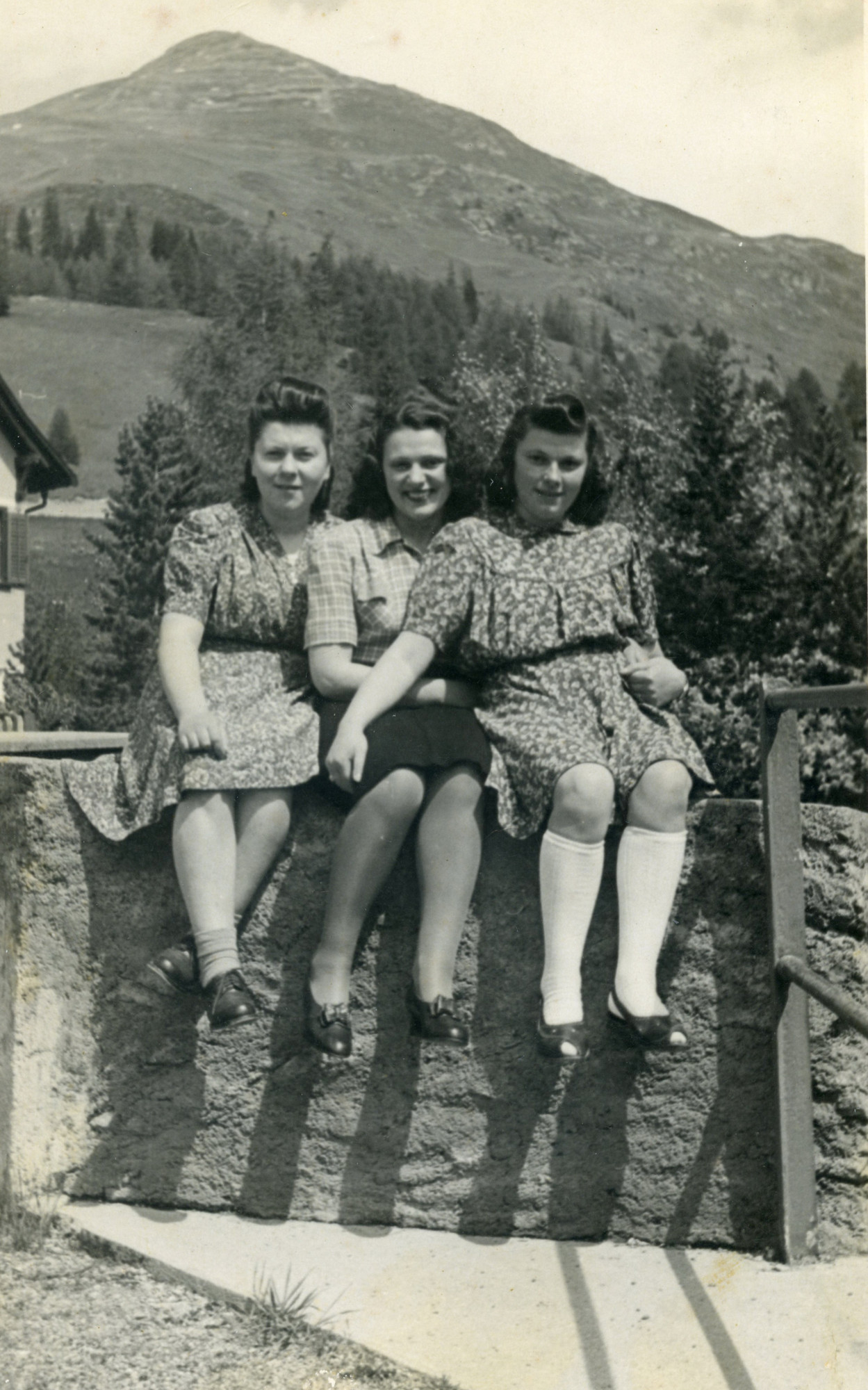 Jewish displaced persons in Davos, Switzerland.

Among those pictured are sisters Helen (Hinde) and Minna Kuperberg (left and right), with their friend Elsa (center).