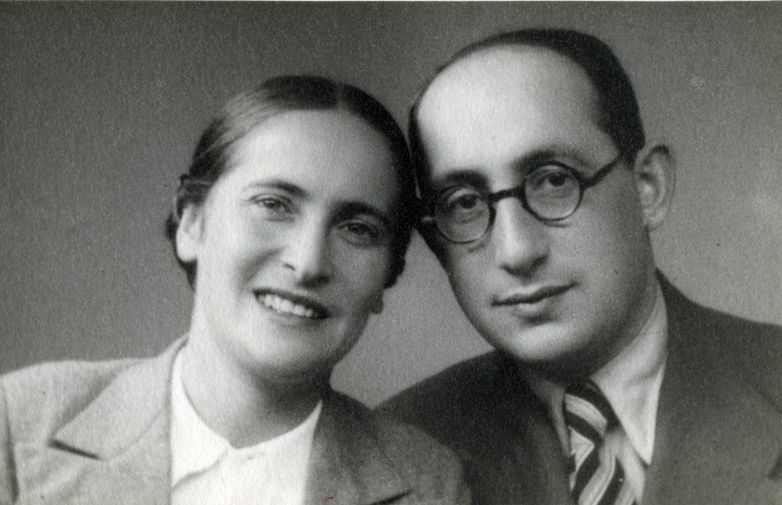 Portrait of Mordechai and Braina Intriligator.

The inscription on the back reads [translated], "Siauliai, 22/11/37.  For my dear brother and sister and little nephew.  Your Braina and Mordechai."