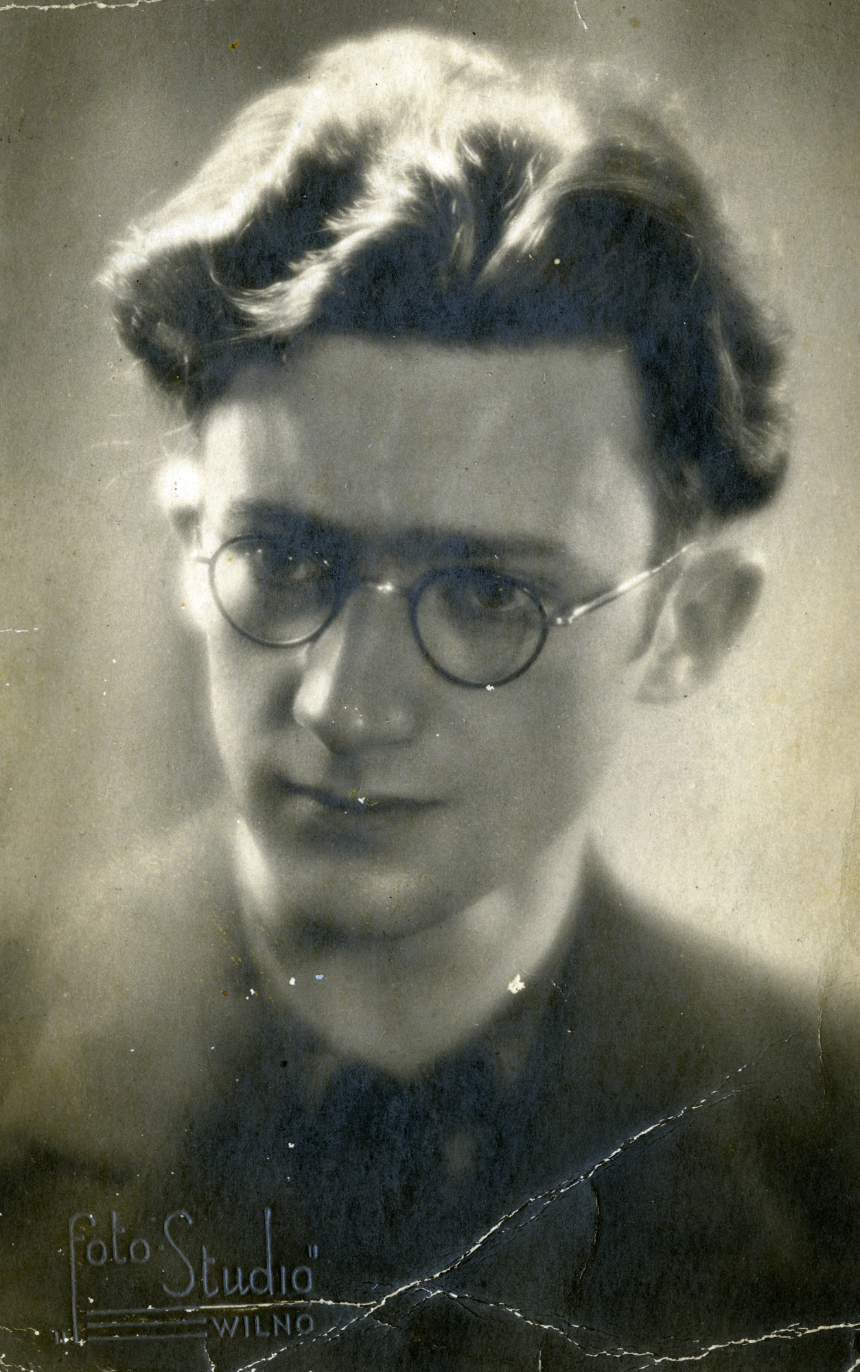 Portrait of Avraham Sutzkever at age 23.