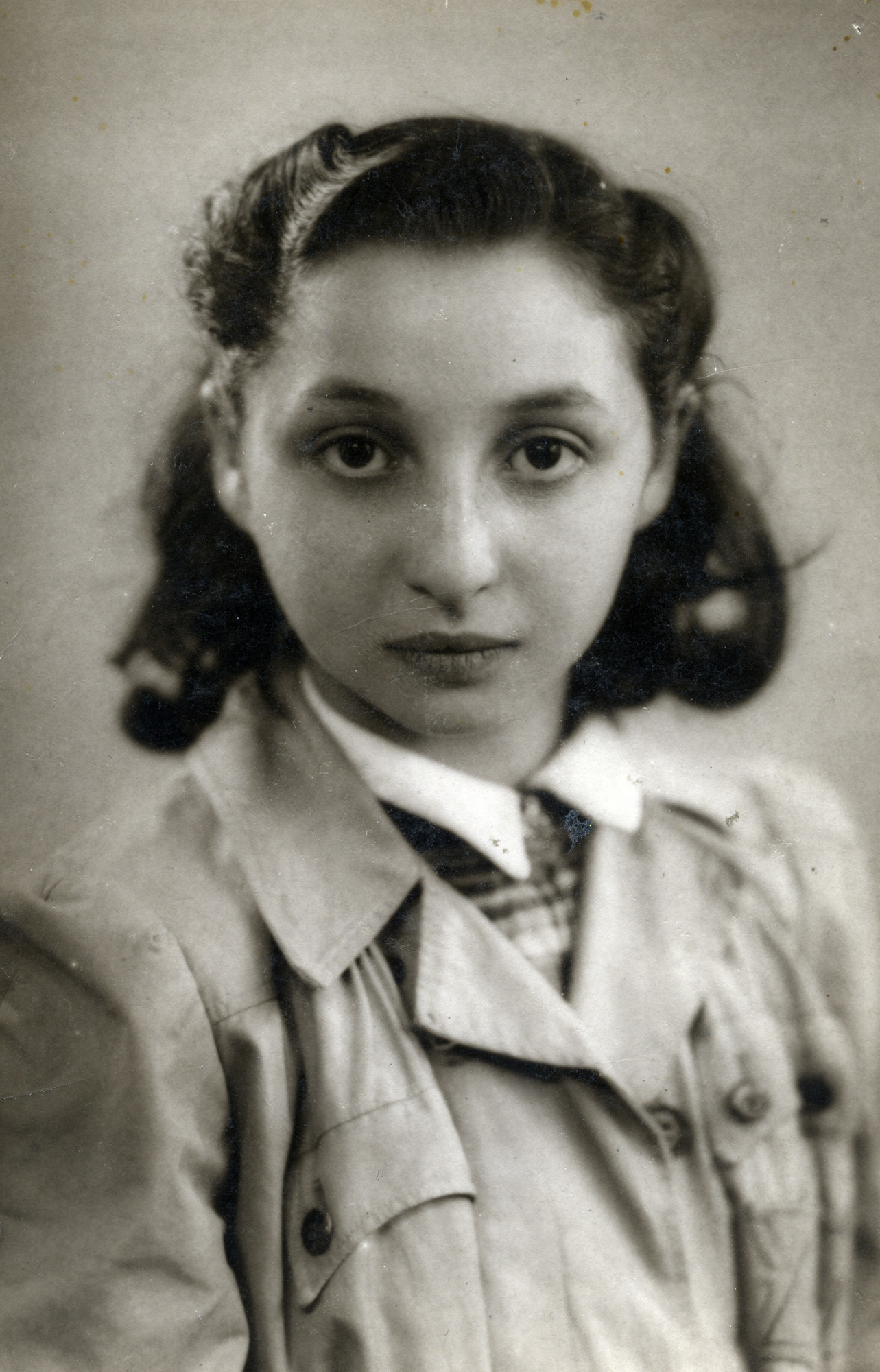 Portrait of a Dutch Jewish girl on her way to the home of the first familly who would provide her with a hiding place.

Pictured is Erna Stopper.