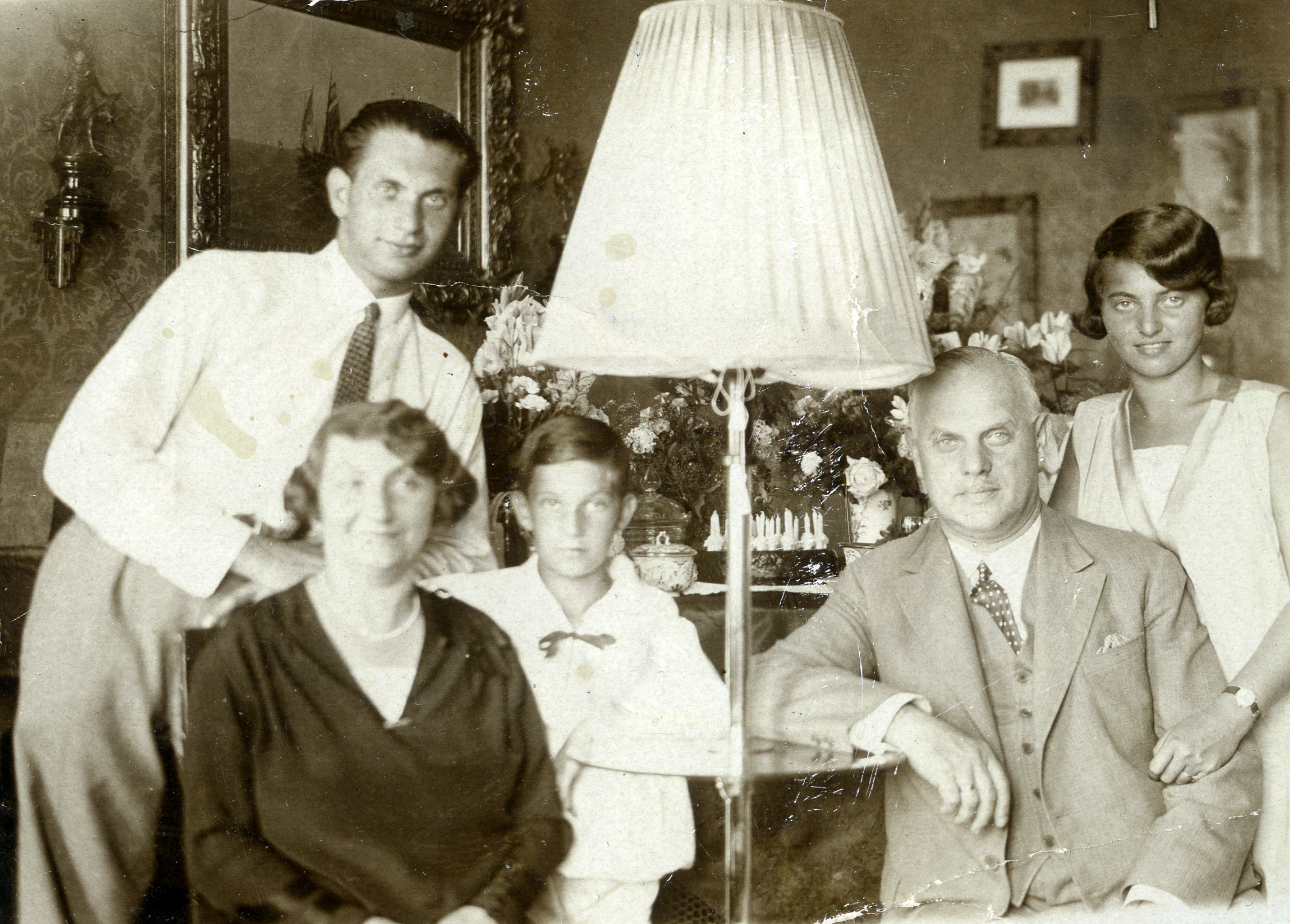 The Suss family in Vienna celebrates Hanukkah.

Pictured are parents Sidonie and Philip Suss, with their children Rudi, George, and Hedy (left to right).
