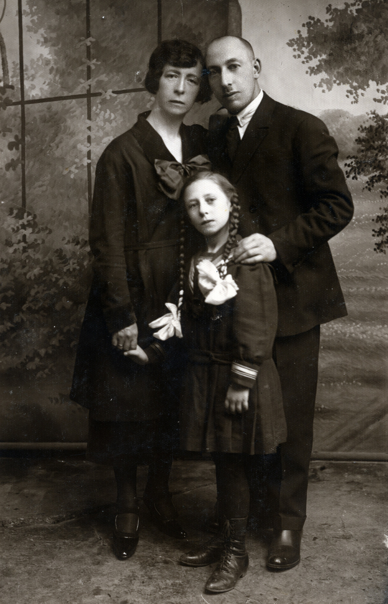 Studio portrait of the Muller family in Lida.

Pictured are David and Hegwig Muller, with their daughter Zenia.