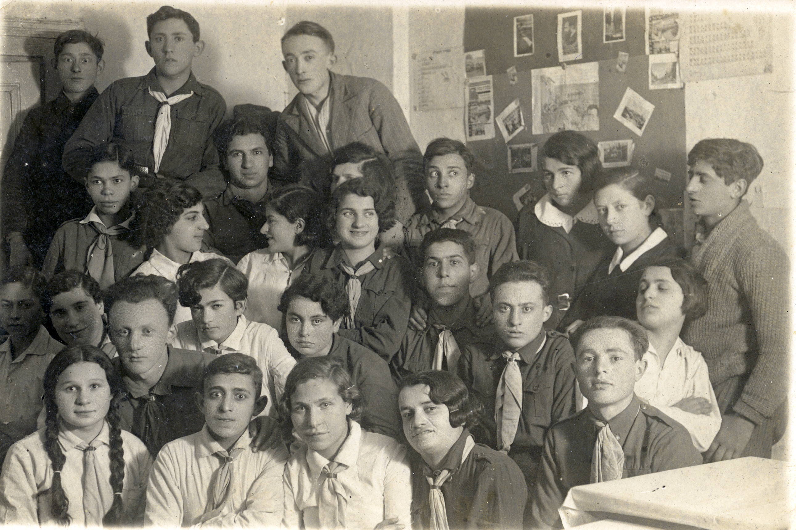 Portrait of the Hanoar Hazioni Zionist youth group members in Lida.

Among those pictured is Sheyna Muller (middle row, second from the right, with white collar).