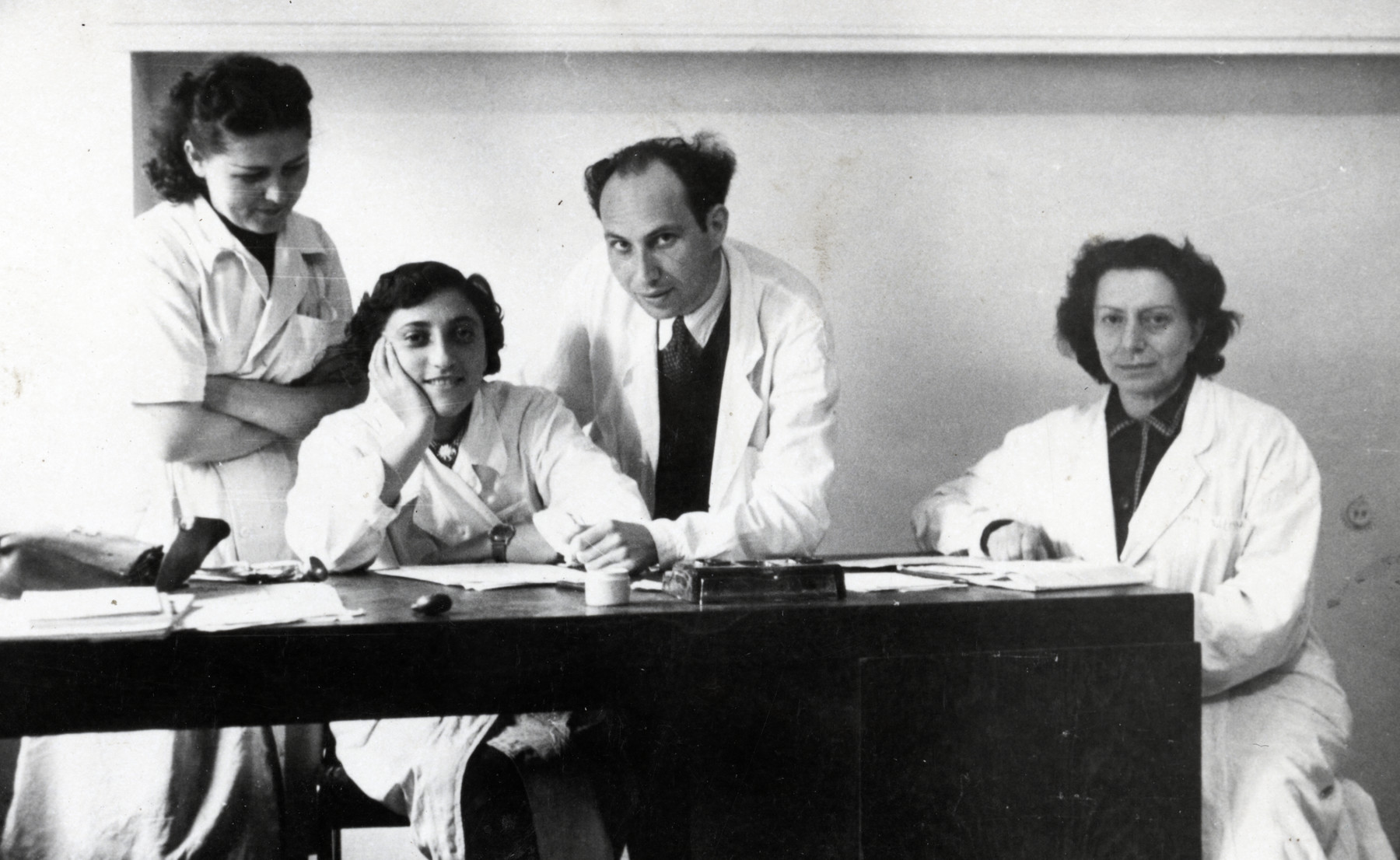 Group portrait of four students at the Bucharest Medical School.

Thea Kollenberg is pictured second from the left.