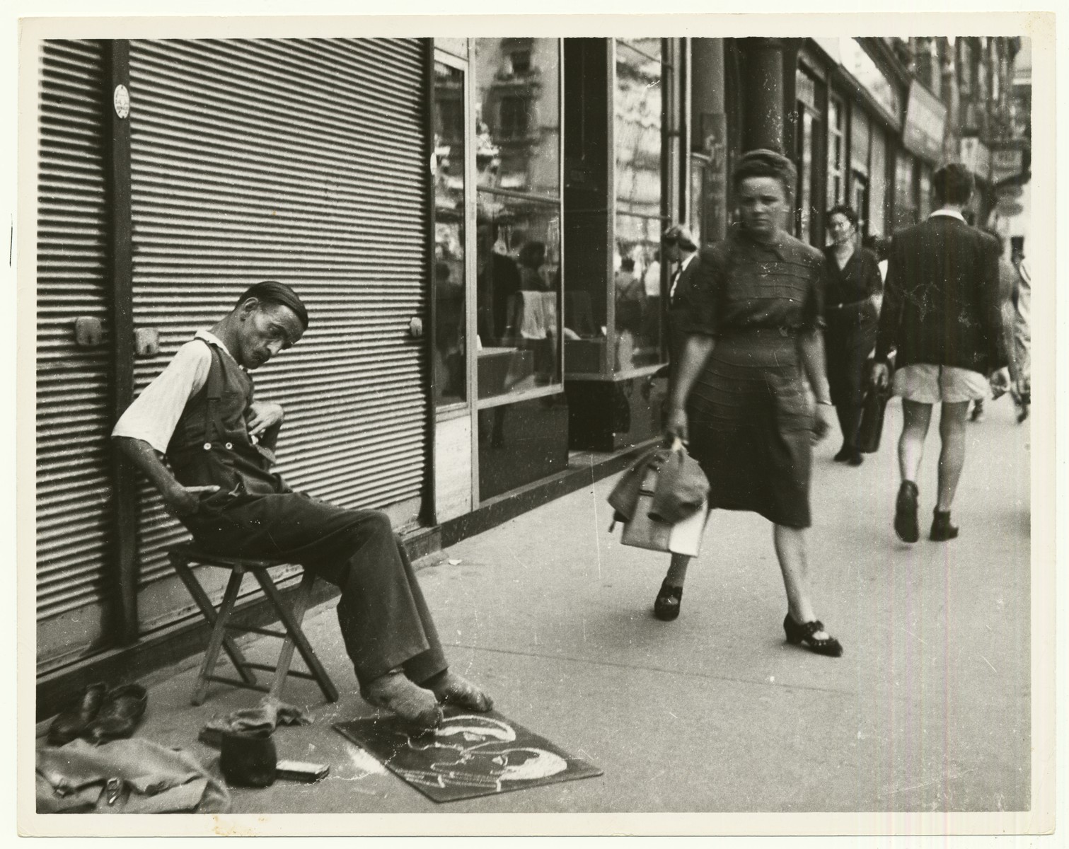 A partly paralyzed beggar sketches with his foot on the Graben in Vienna, Austria

The Graben is one of the most famous streets in Vienna's first district, the city center.  The handwritten caption on the back of the photograph reads: "Partly paralyzed beggar in Vienna on the Graben, drawing with foot."