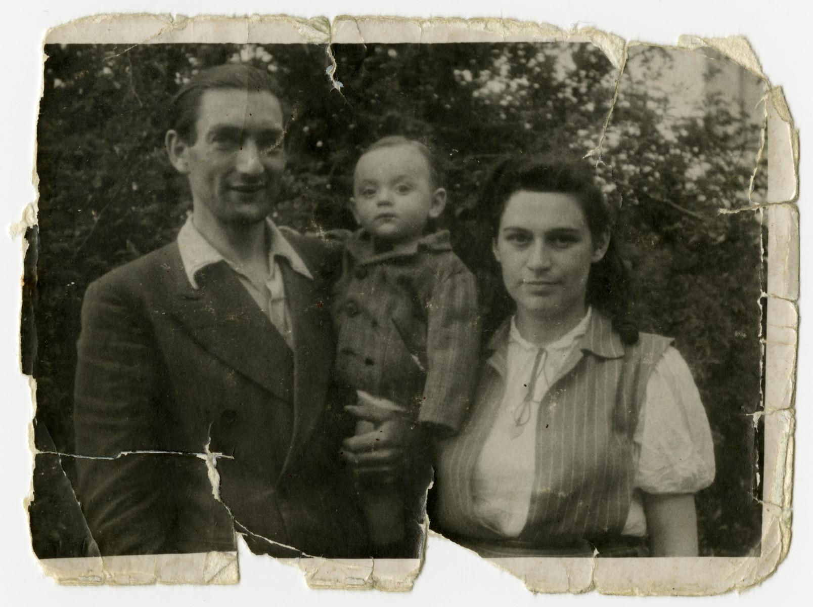 Close-up portrait of the Raysman family after returning from the Soviet Union.

From left to right are Motel, Marusia and Hershel Raysman.