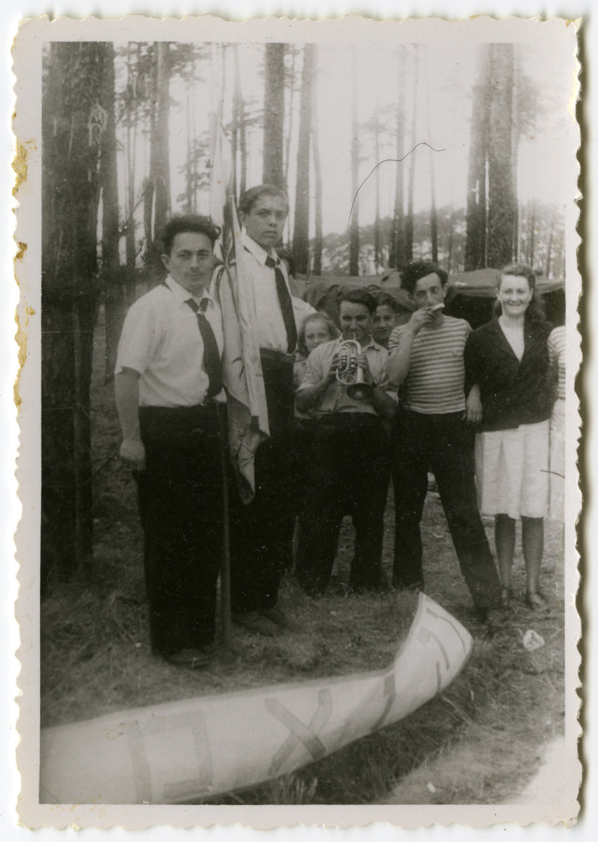 Members of the Schlachtensee branch of Hashomer Hatzair hold a flag-raising ceremony while on a camping trip.