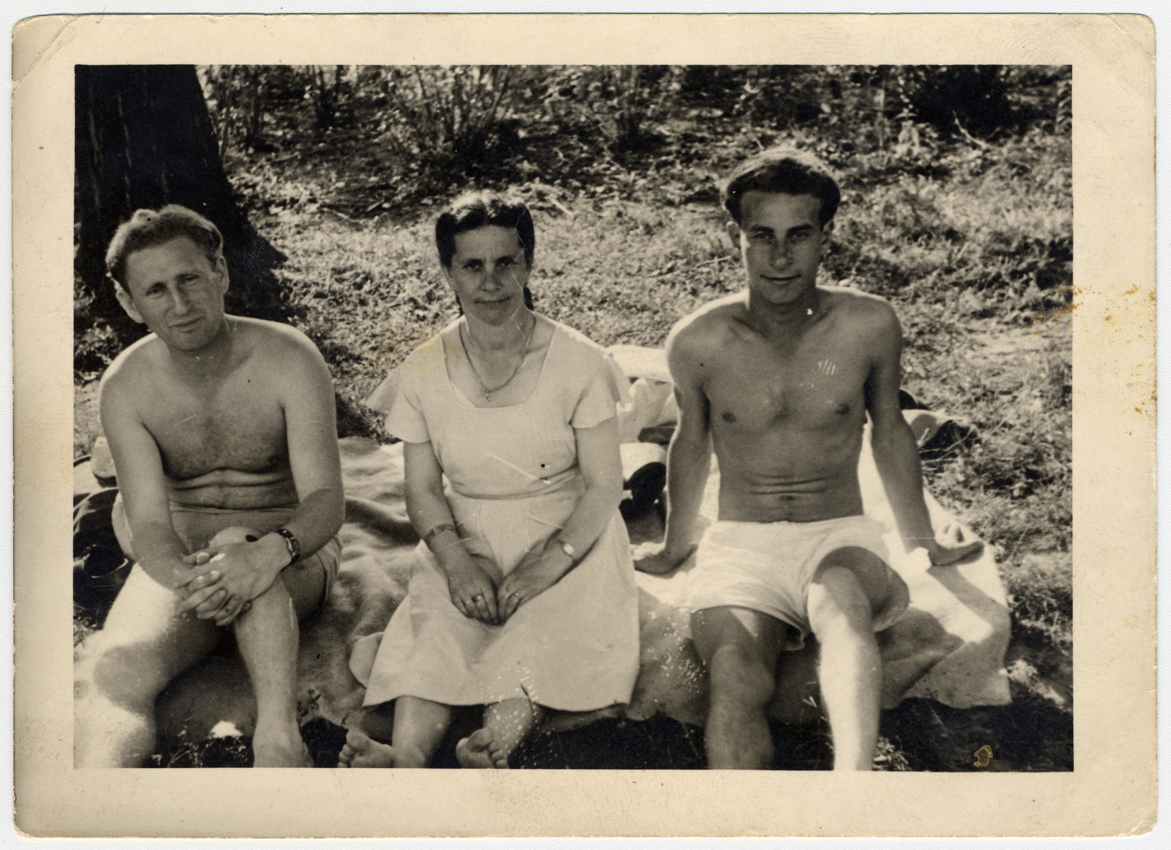 The Rynecki family relaxes outside in the Ziegenhain displaced persons' camp.

From left to right are a neighbor from Siedlce, Szendla and David Rynecki.