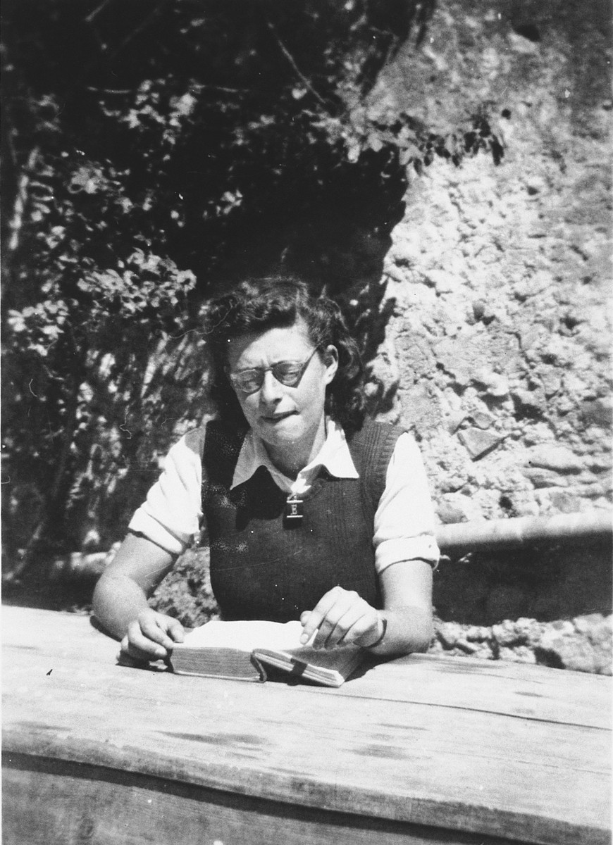 Edith Goldapper, sits outside and reads a book in Chateau de la Hille.