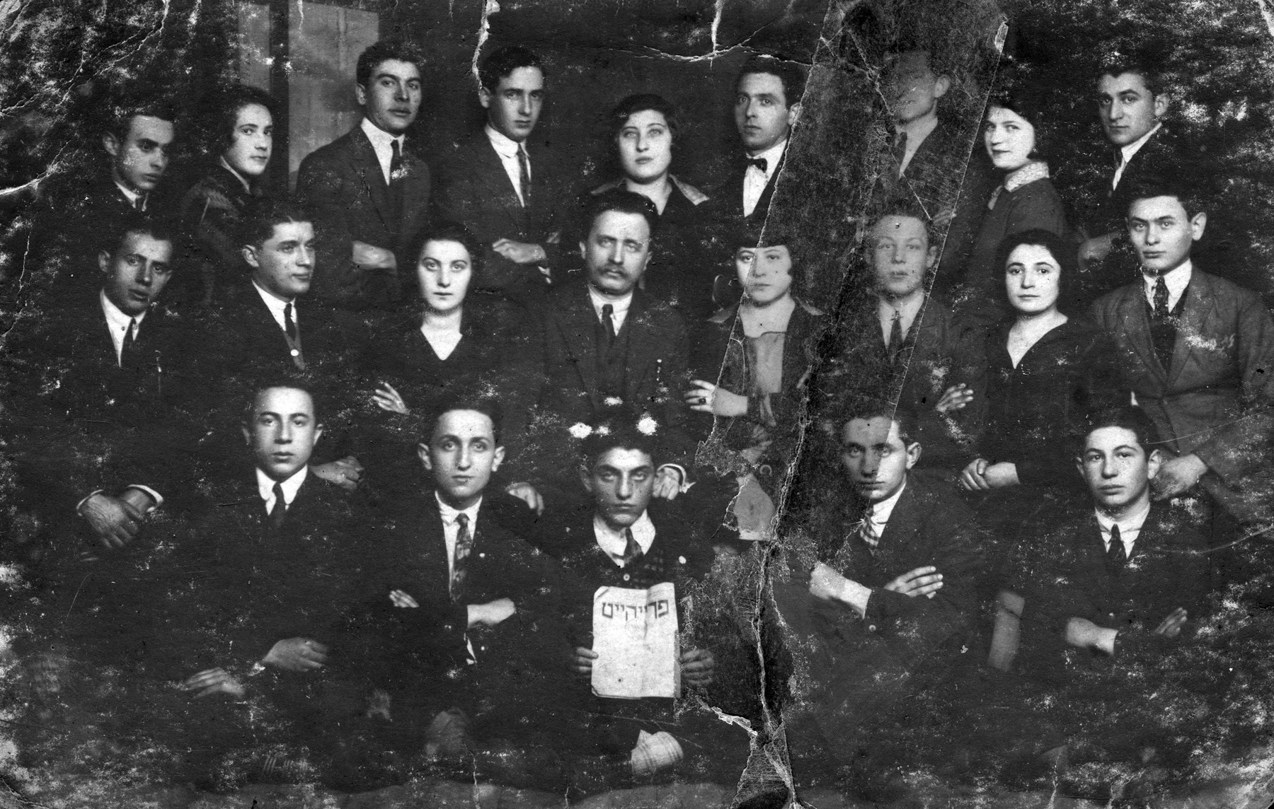 Group portrait of members of Poalei Zion Zionist youth organization in Bedzin.

The young man in the front row holds an issue of a Zionist newspaper 'Freiheit' [Freedom].

Among those pictured is Berl Loker, the leader of the group (second row, center) and Anszel Borzykowski (second row, third from the right).