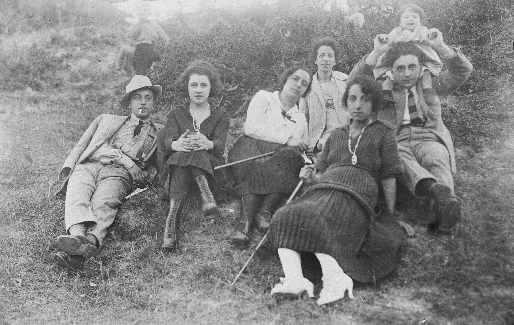 Young Jewish-Bulgarian couples enjoy an excursion to the countryside.

Pictured are Gisela and David Tchitchekik with their extended family.