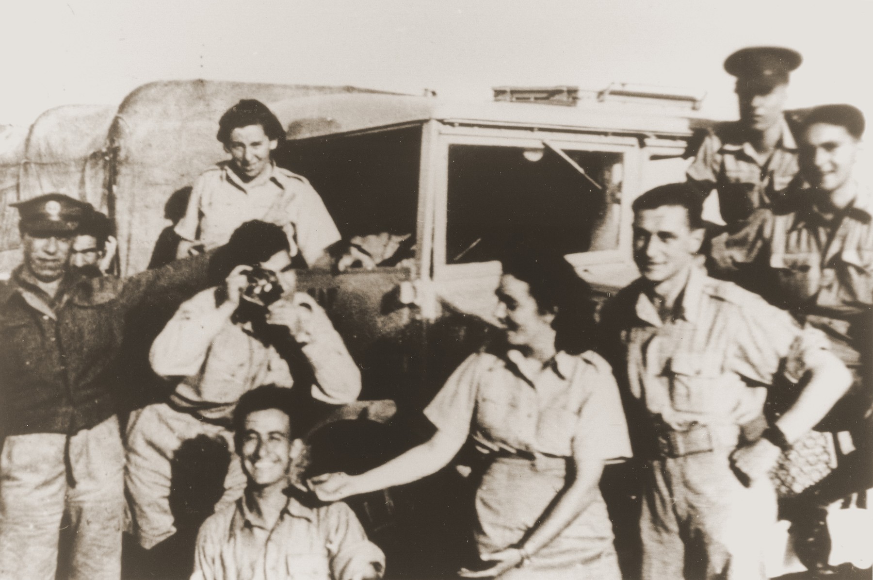 Palestinian Jewish parachutists Haviva Reik, Baruch Kamin, Uriel Kanner, Dov Berger (Harari), Tsadok Doron and Sara Braverman go sightseeing while in Egypt for their training.