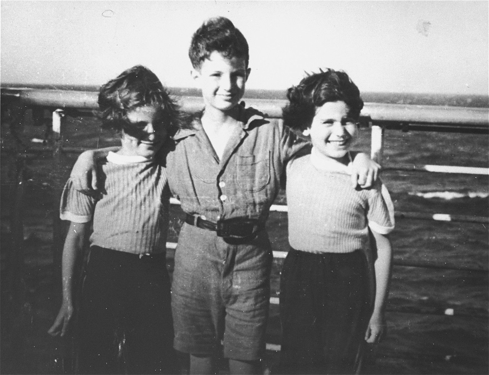 Gerd Altschul poses with Ines and Renate Spanier.

Photo from the personal St. Louis photo album assembled by Lotte Altschul.