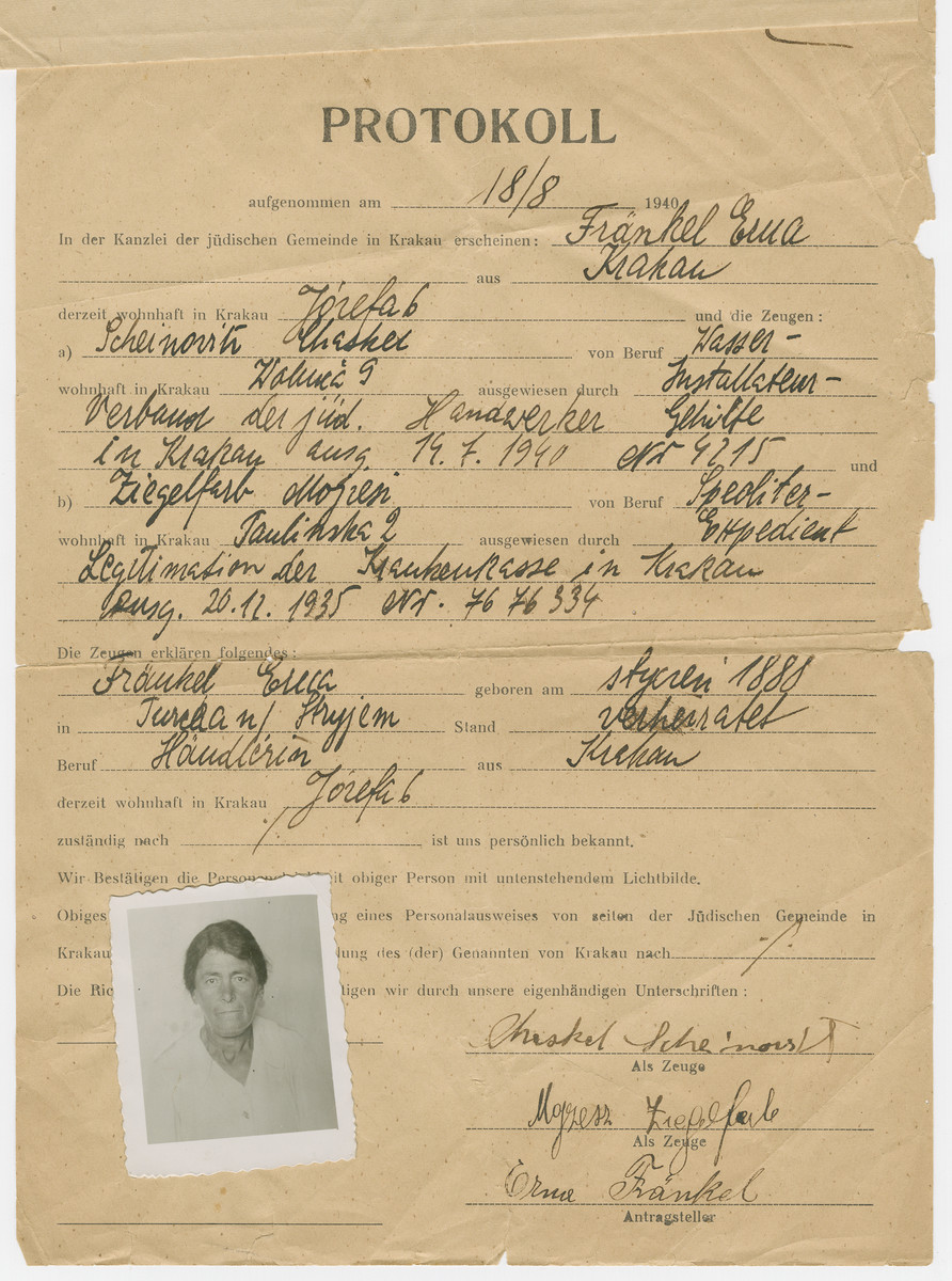 Registration paper issued to Erna Frankel (donor's paternal grandmother) prior to the establishment of the Krakow ghetto.