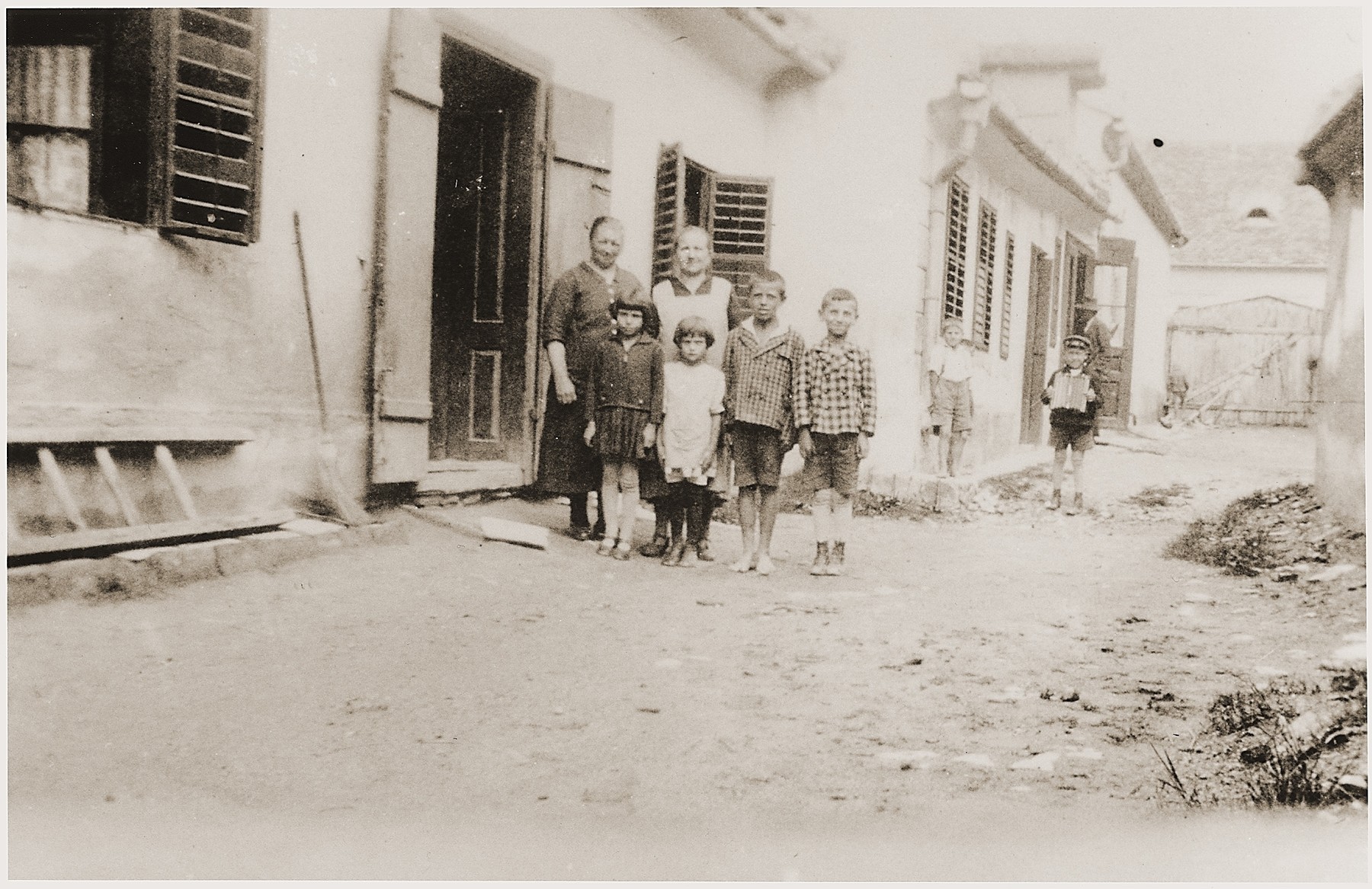 The Kohn family poses with Lina Spitzer in front of her home in Rechnitz.  The Kohns were relatives of the Spitzers by previous marriages.