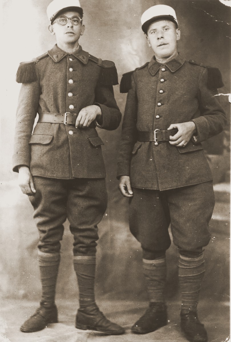 Portrait of two Jewish members of the French foreign legion, Abraham van der Welde (right) and Abram Bluschtein(?).