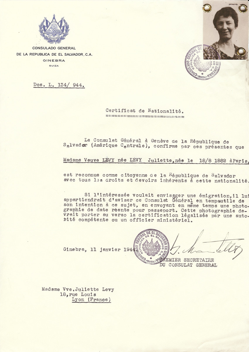 Unauthorized Salvadoran citizenship certificate issued to Juliette Levy (b. August 18, 1882 in Paris) by George Mandel-Mantello, First Secretary of the Salvadoran Consulate in Switzerland and sent to her in Lyon.