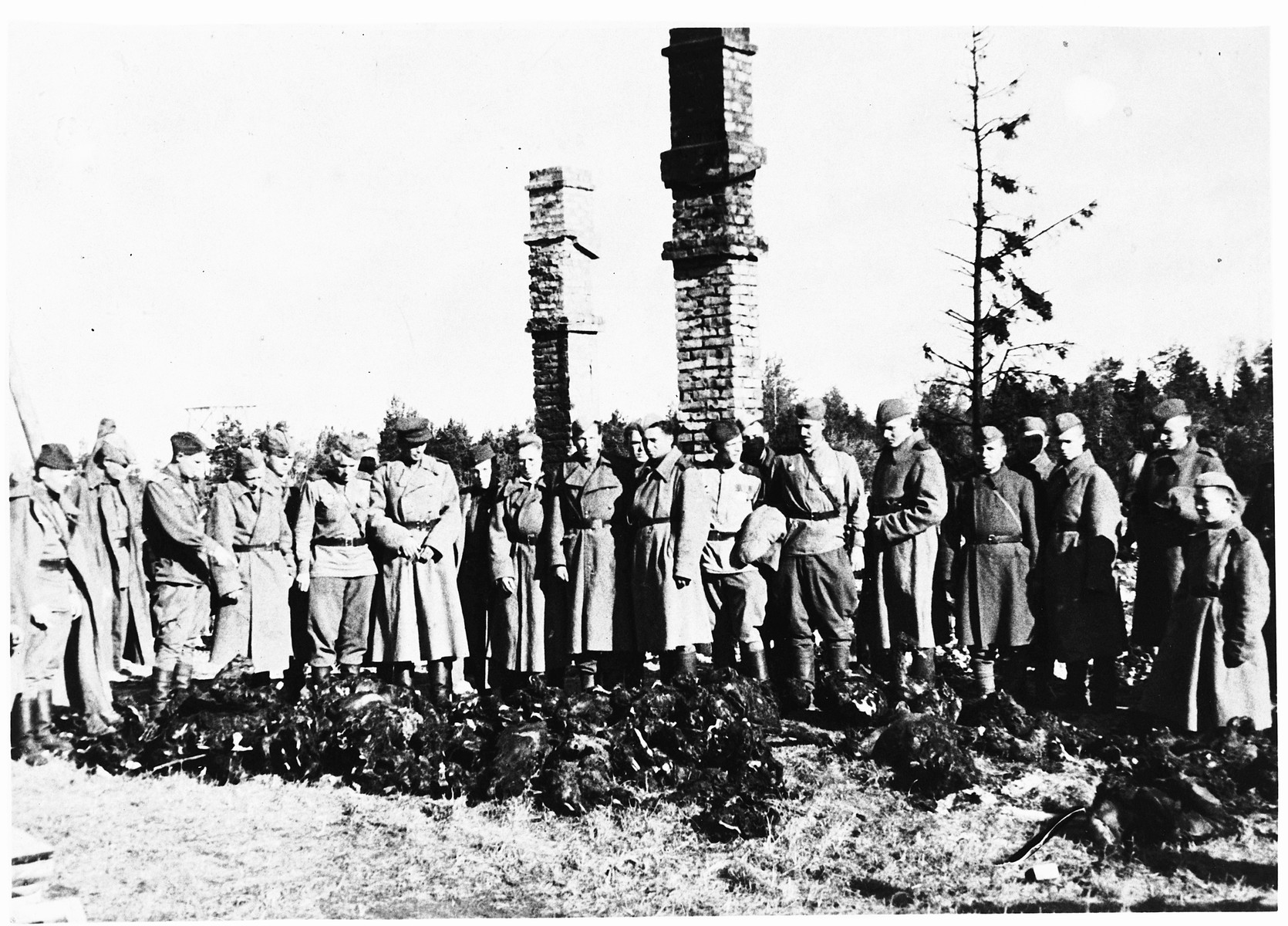 Soviet soldiers and war crimes investigators view the bodies of prisoners that were stacked on a pyre in the Klooga concentration camp.