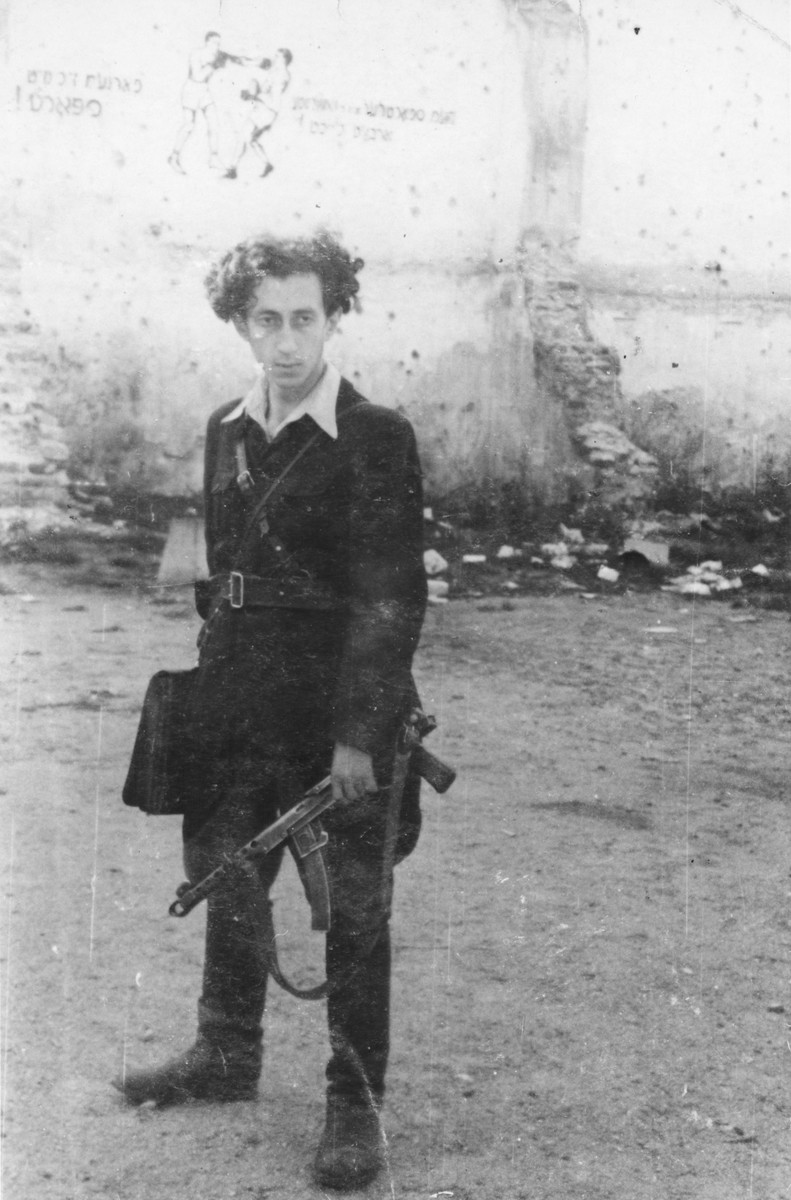 Portrait of Abba Kovner holding a gun in Vilna after the fall of the city to the Red Army.