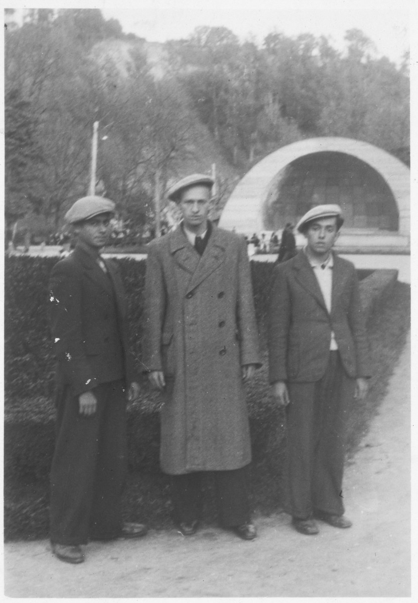 Three students from the Mir yeshiva pose in a park in Vilna. 

Among those pictured are Mordke Tevye Totenberg and Yaakov Ederman.