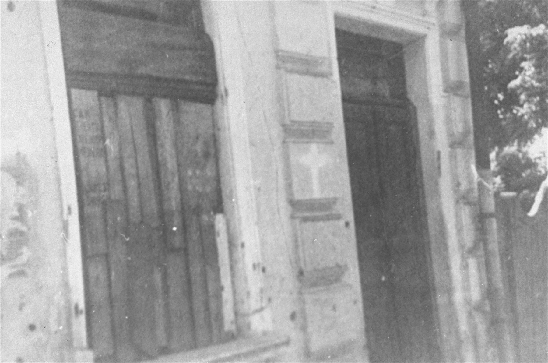 A house marked by a cross, indicating that no Jews lived there.  

On June 25, Iasi policemen [invited] the Christian population to place crosses on their windows and doors. This cross served as a means to differentiate the Christian houses from the house of the intended victims.