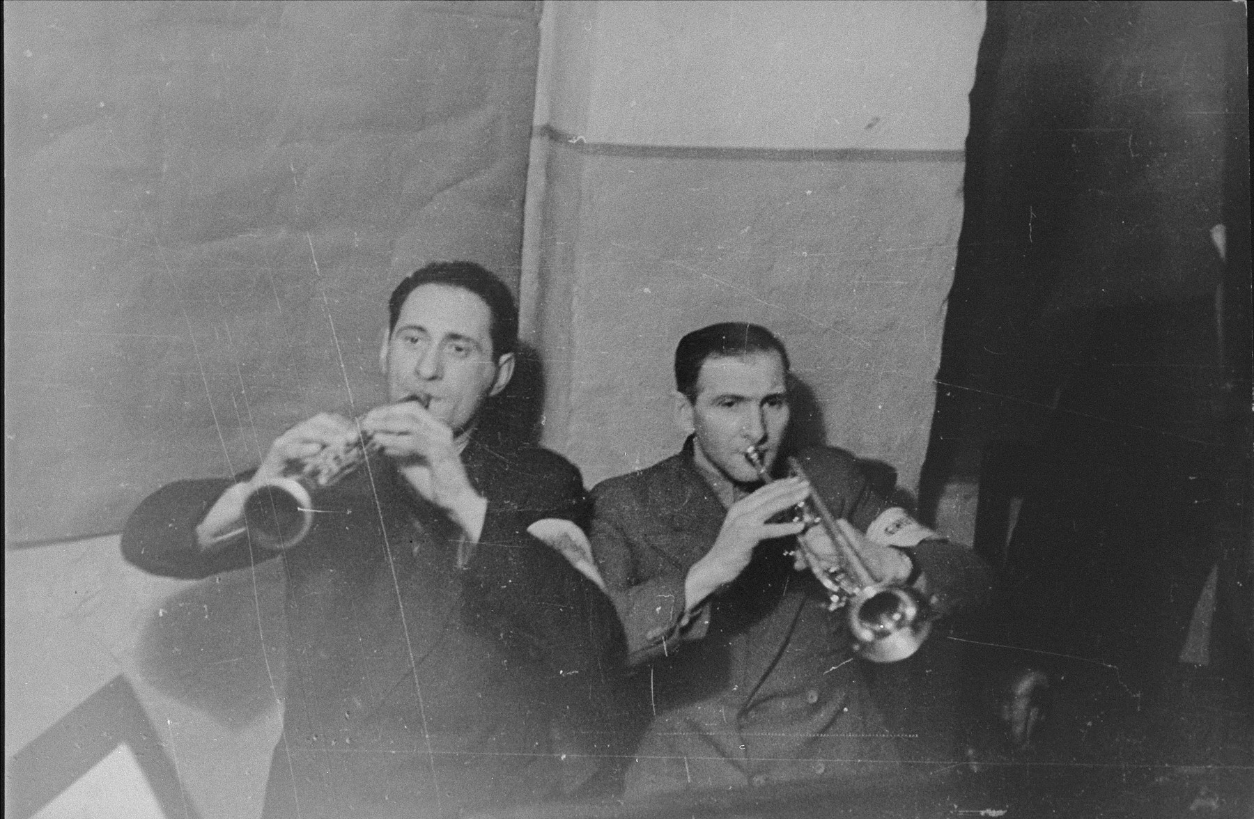 Performance by two members of the Kovno ghetto orchestra.

Pictured are Yerachmiel Wolfberg and Yitzhak Borstein.