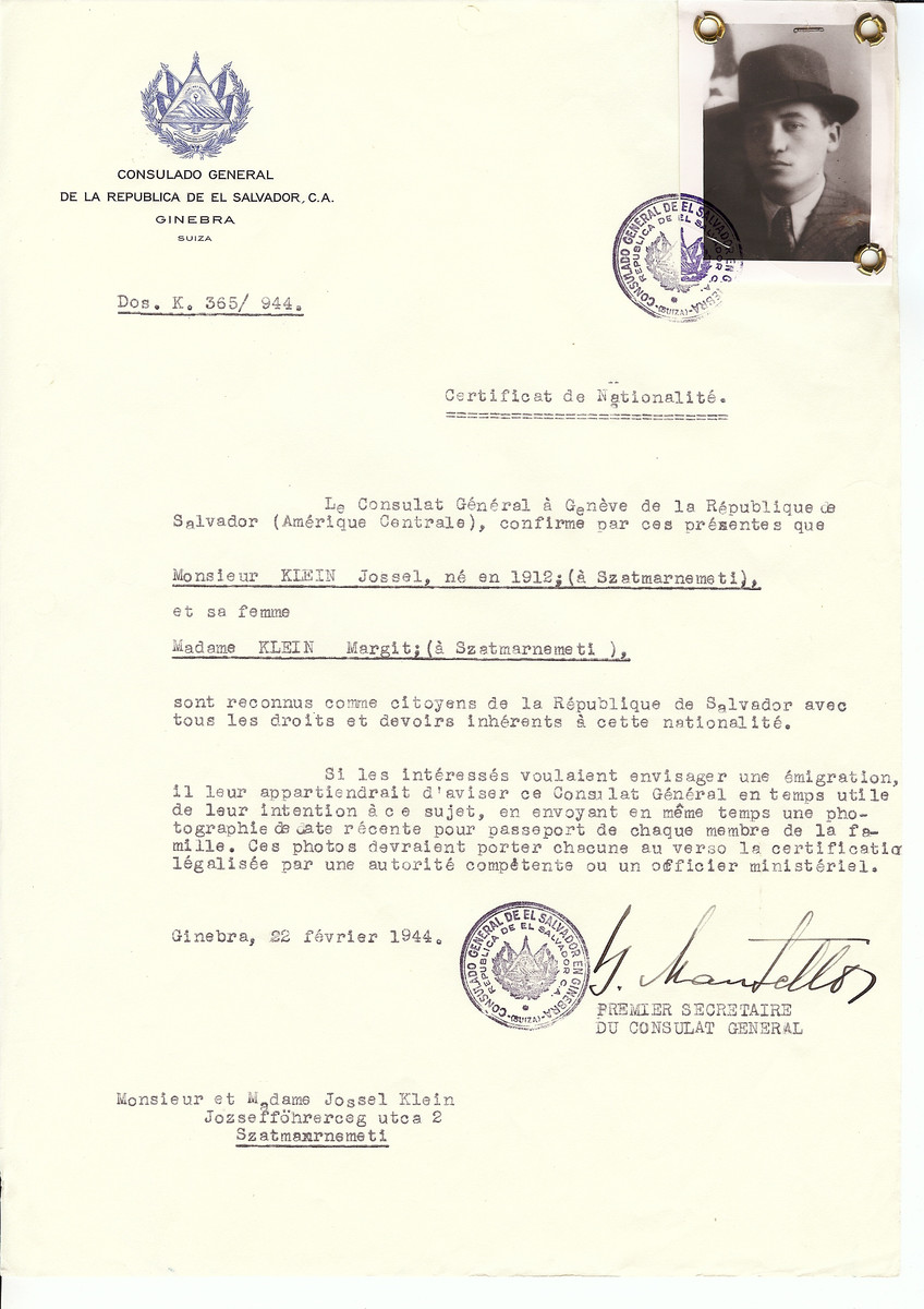 Unauthorized Salvadoran citizenship certificate issued to Jossel Klein (b. 1912 in Satu Mare) and his wife Margit Klein by George Mandel-Mantello, First Secretary of the Salvadoran Consulate in Switzerland and sent to their residence in Satu Mare.