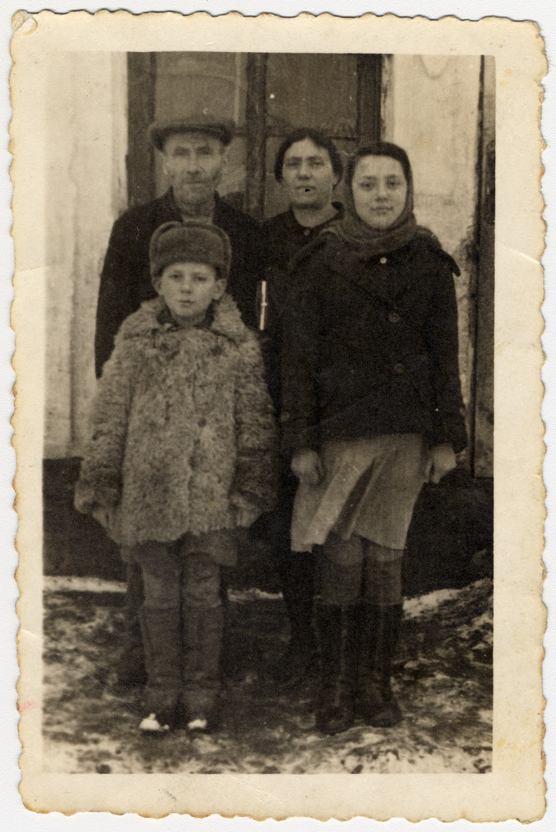 Portrait of the family of Reuven Bronshtein in the Zhmerynka ghetto in Transnistria.