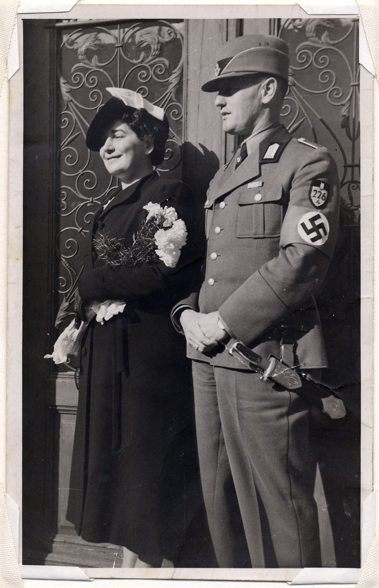 An unknown member of the German labor corps pictured with a woman, probably his wife.
