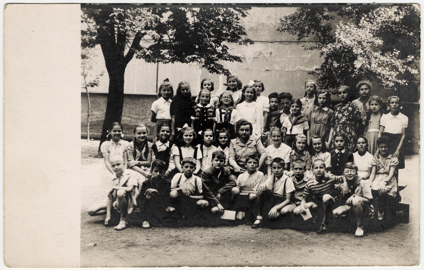 Postwar picture of an elementary school class in Zagreb.  Many of the students are wearing red Pioneer neck scarves.

Among those pictured is Rina Willer, standing third from the right.