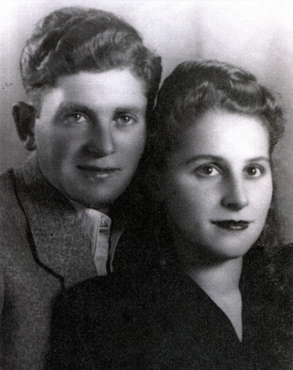 Studio portrait of Kopel and Tova Luksenburg.