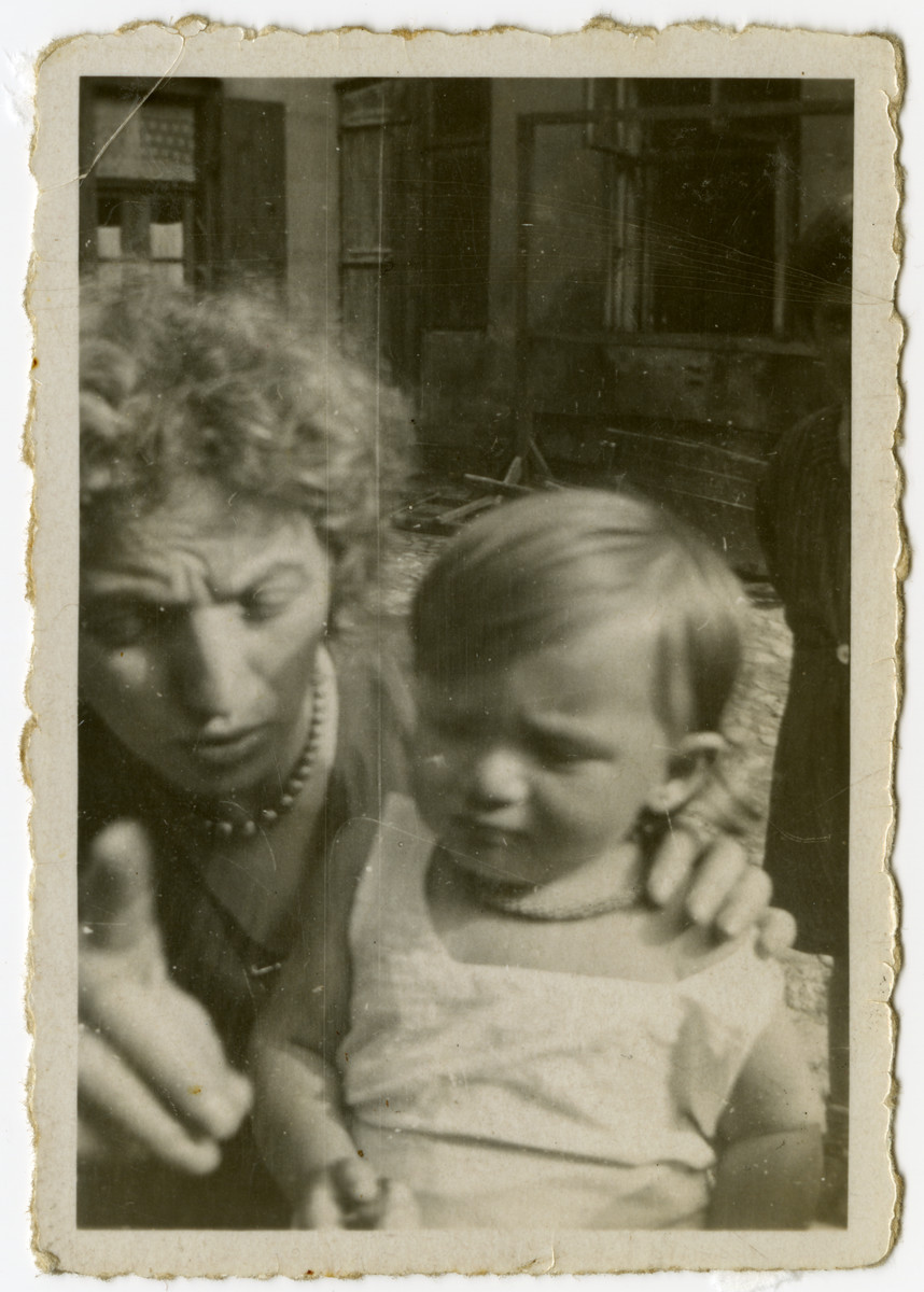 Close-up portrait of an unidentified woman and child.

The original caption reads "This is the wife of Chaim Yehoshua and their child."

[The photograph is undated so it might have been taken in the ghetto.]