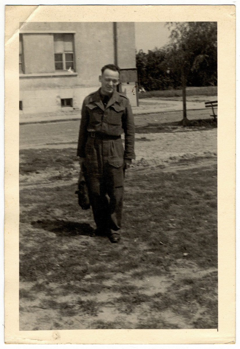 Alex Frank, former teacher at La Hille, in England in 1944, where he had become a member of an RAF bomber crew. He had hiked across the Pyrenees with his wife Elka and Inge Vogelstein of La Hille in 1943, managed to get from Spain to England via Gibraltar.