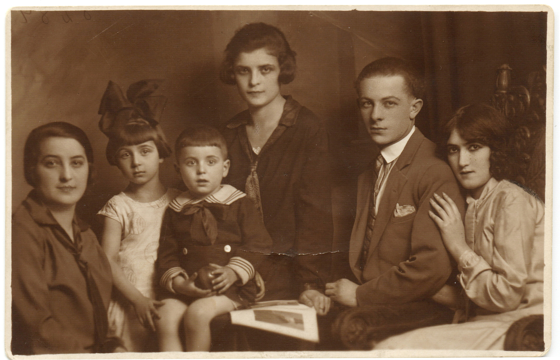 Studio portrait of a prewar Jewish family in Lodz, Poland.

Pictured on the far right is Helena Bilander Kellner and her husband.