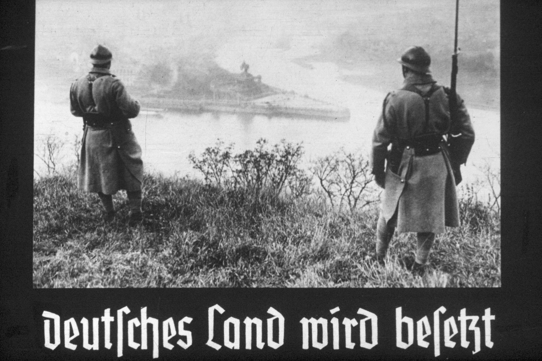29th slide from a Hitler Youth slideshow about the aftermath of WWI, Versailles, how it was overcome and the rise of Nazism.

Deutsches Land wird besetzt.
//
German land is occupied.