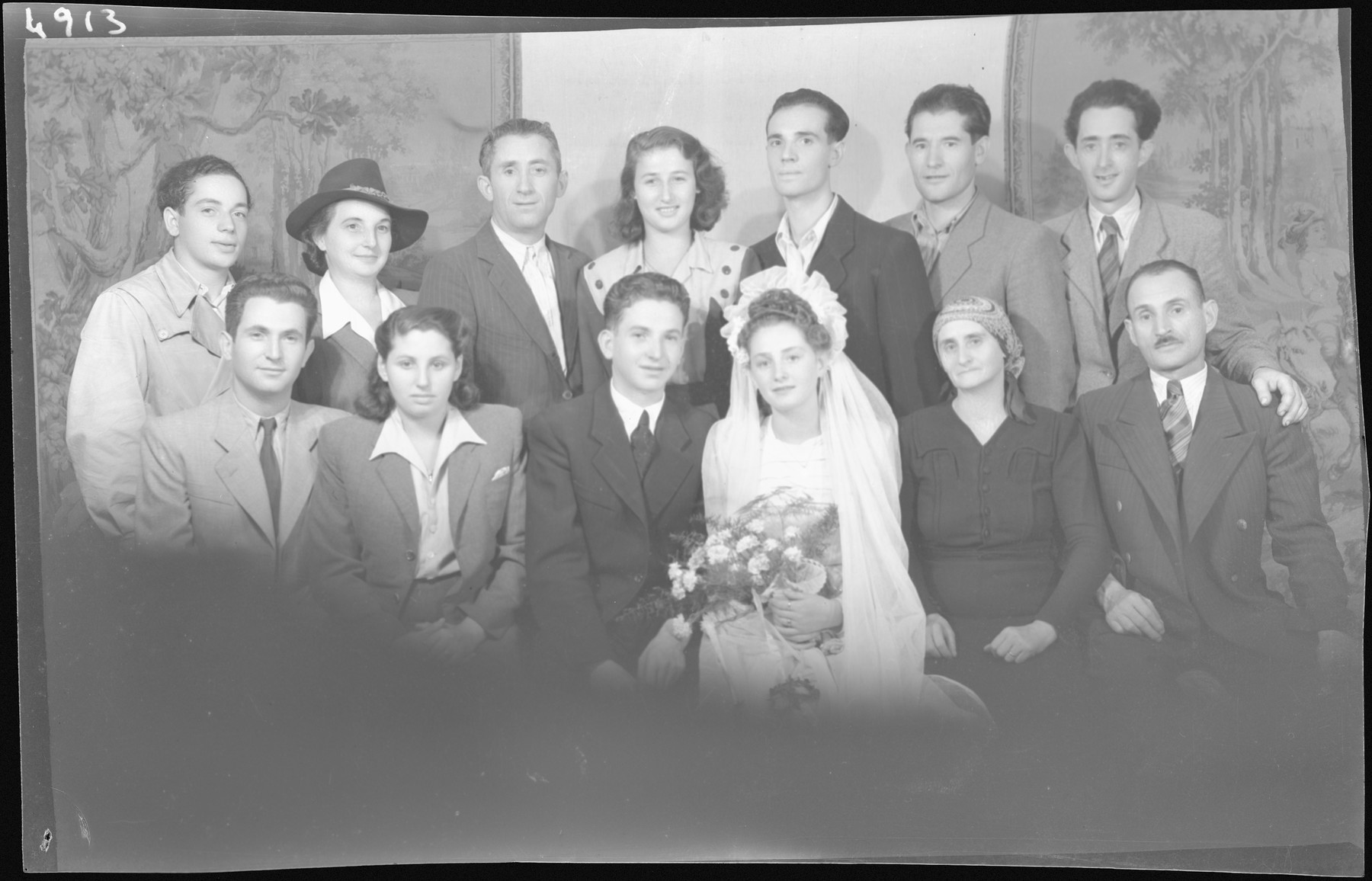 Family wedding portrait of Izsak Deuts.