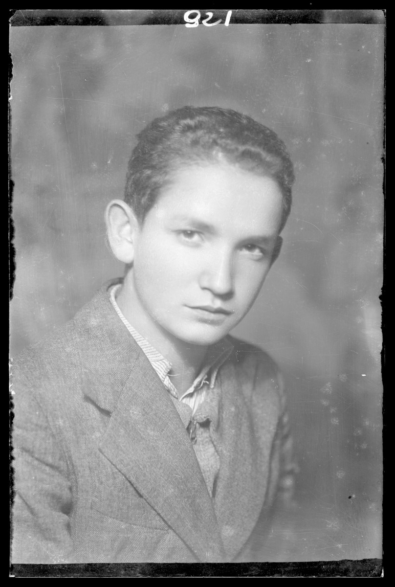 Studio portrait of Henrik (Haszku) Freund.