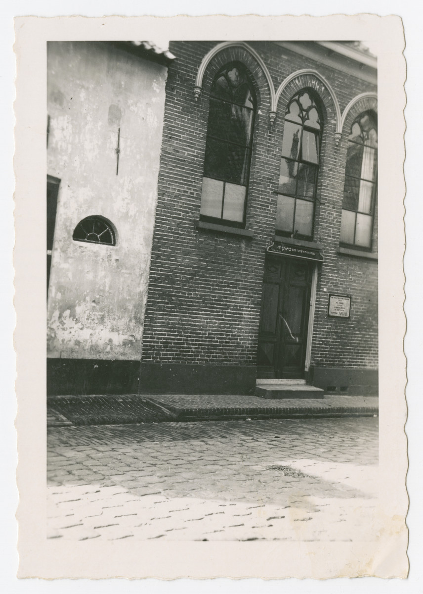 Exterior view of the old Amsterdam synagogue.