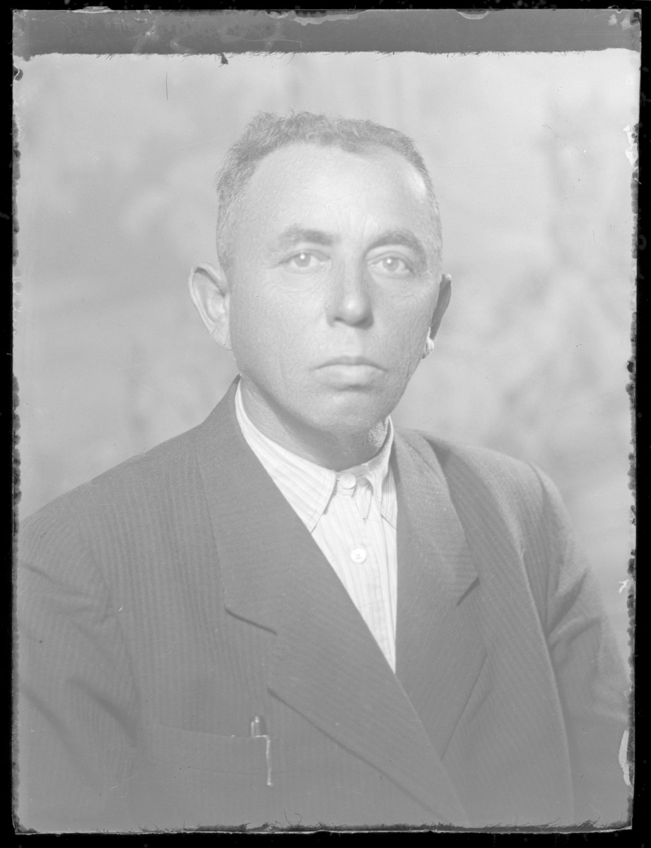 Studio portrait of Adolf Schlesinger.