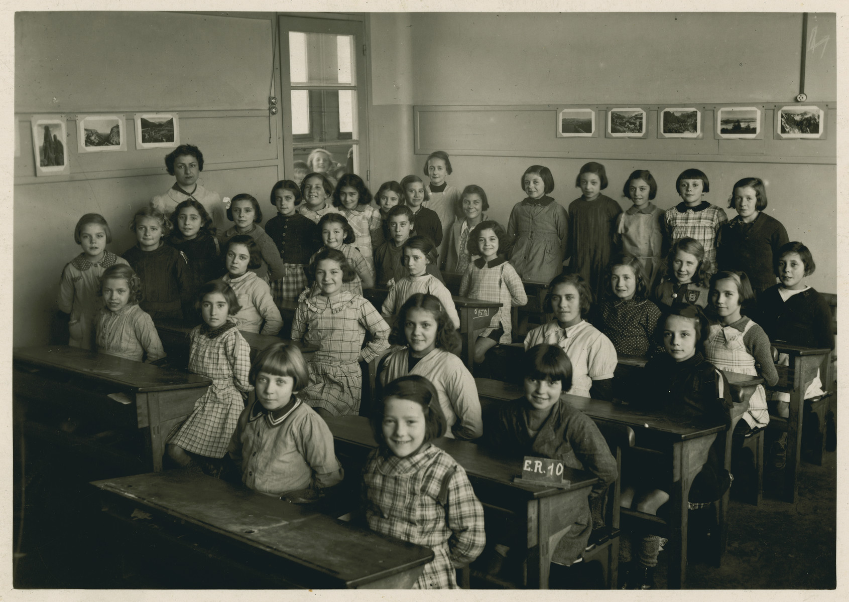 Class picture inside a girls classroom in the school on the rue Eugene Reisz. 

Lucie Zonendlich is seated at the table on the last row on the left.