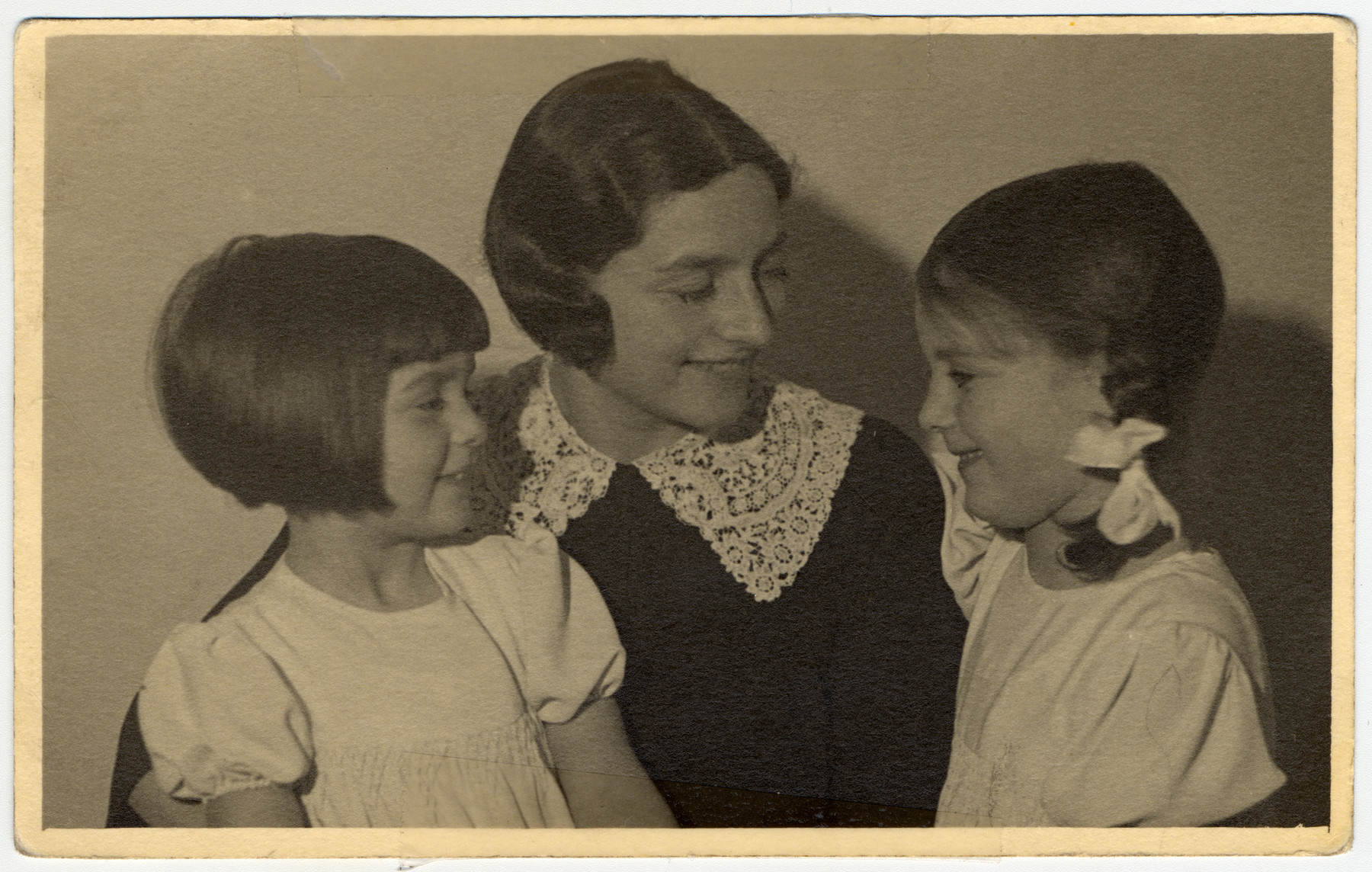 Studio portrait of Elisabeth Sonheimer and her two daughters, Hannah and Marian.