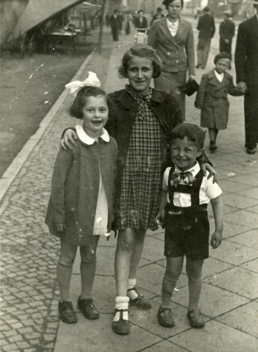 Cousins of Zvi Grundman, Hinde and Zvi pose on a street in Katowice.  All of them perished.