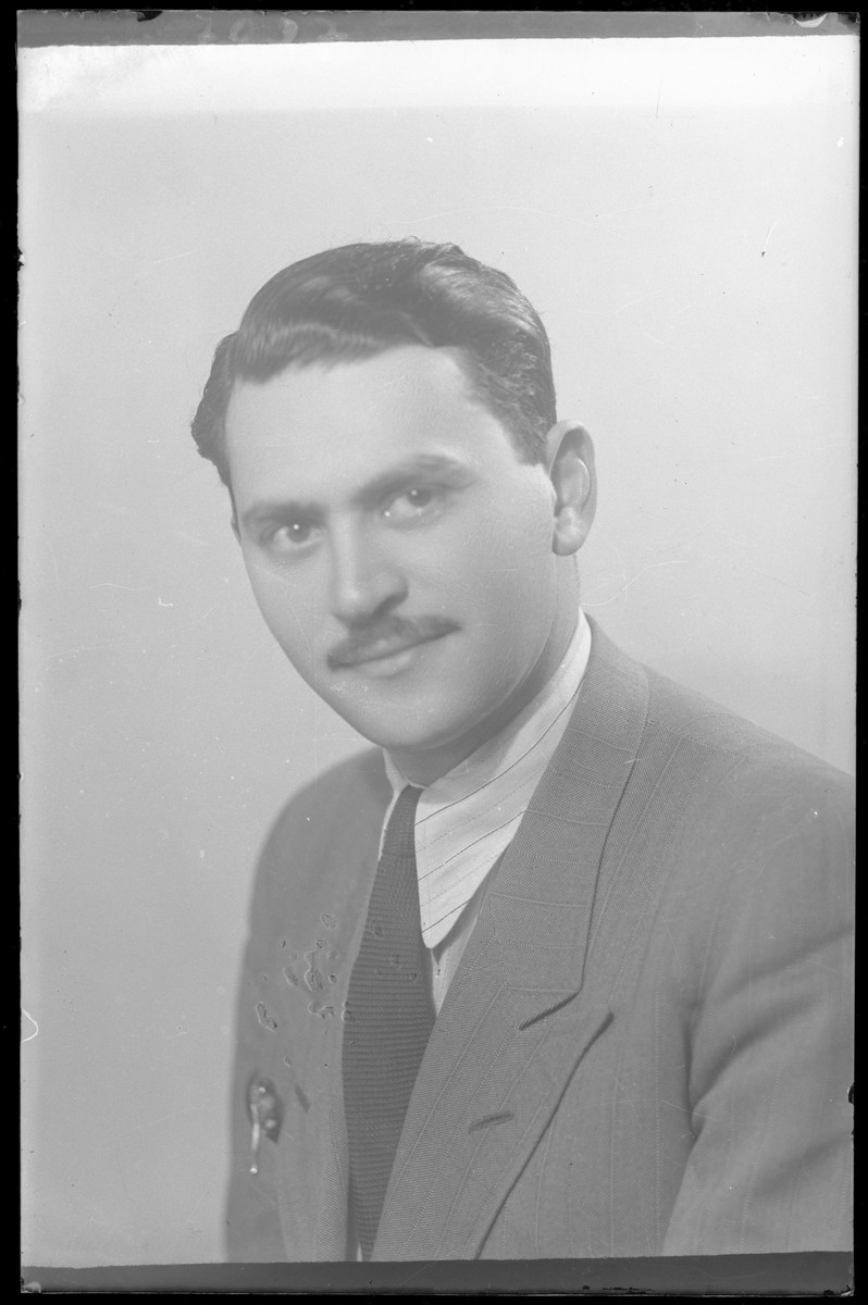 Studio portrait of Tib Wertheimer.