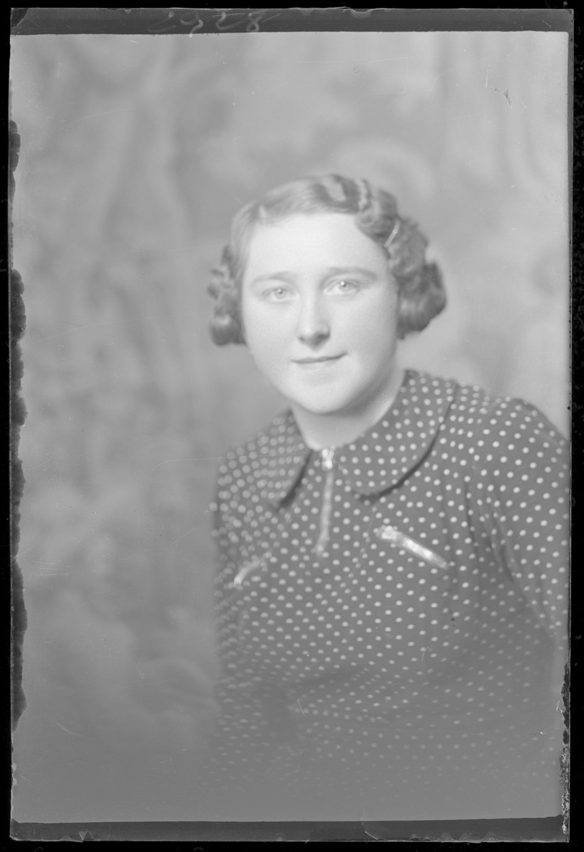 Studio portrait of Cili Perl. - Collections Search - United States ...