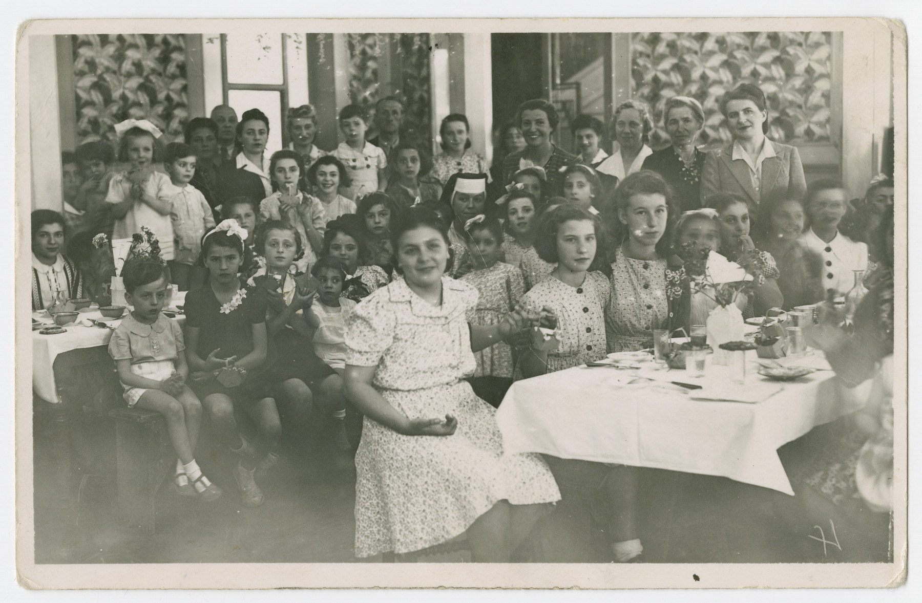 Women and children gather in the dining hall of the Vittel internment camp.

Those pictured include Oskar, Anna Rosalja, Regina, Szyja, Stefanja, Henryjk, Salomon Isak, Madka Feigel, Bernard and Regina.